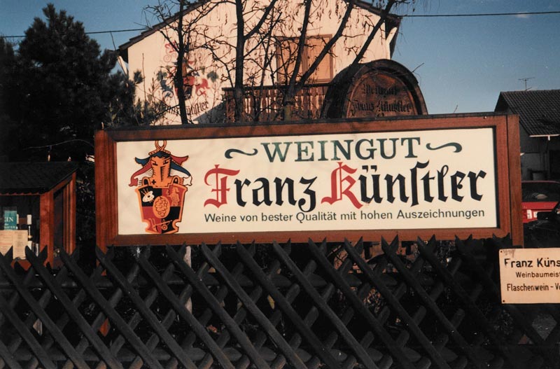 Eingangsbereich des Weinguts Künstler im Jahr 1992