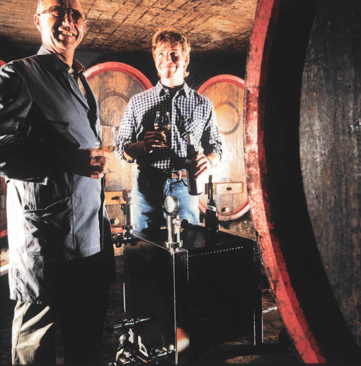 Gunter Künstler bottling his first vintage