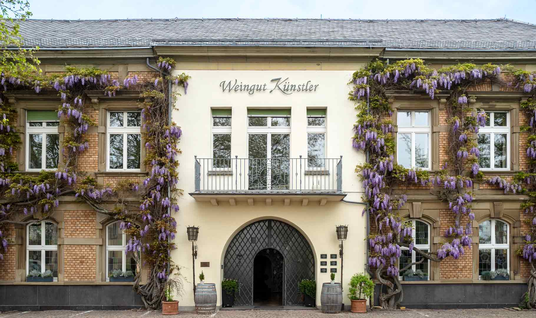 Front view of Weingut Künstler